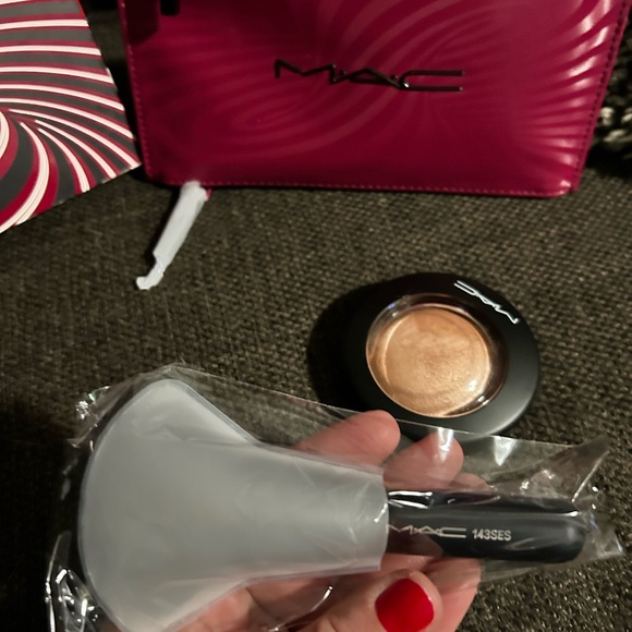 MAC Trick of the light mineralized skinfinish kit - Picture 4 of 7